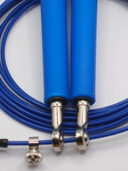 Close-up van de stalen kabel met PVC-coating van het speed rope springtouw